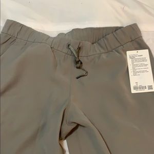 Lululemon on the fly jogger